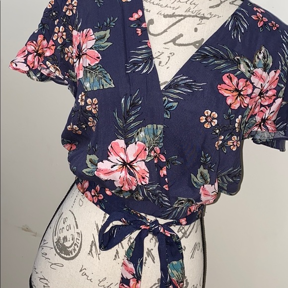 Aqua flounce sleeve floral top - Picture 2 of 7